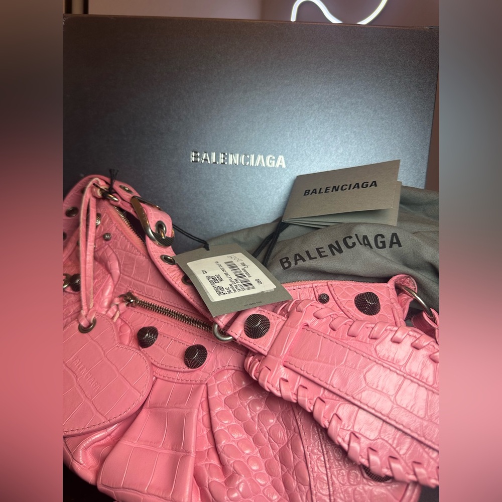 🚫SOLD🚫 AUTHENTIC Balenciaga Le Cagole small
